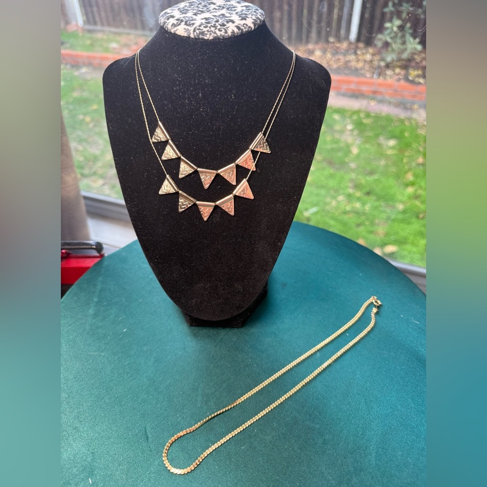 Source Unknown Gold Triangle Necklace‎ Set